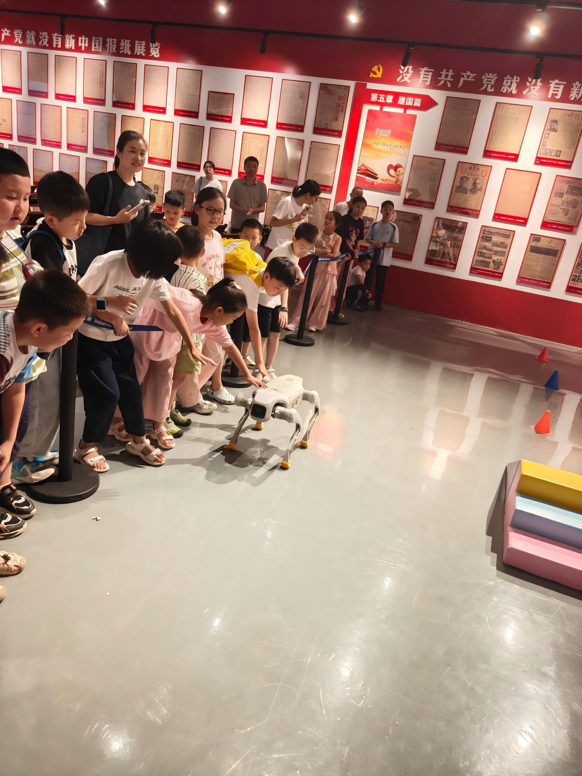 长沙晚报利德研学基地X机器人：当千年活字遇见智能机器人：一场穿越时空的研学奇遇