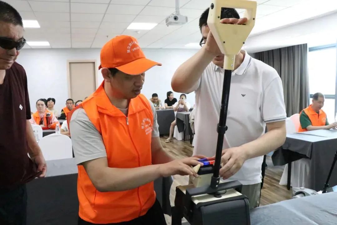 盲人CEO造出“AI导盲犬”——朱葛科技董事长朱清毅的逐光之旅